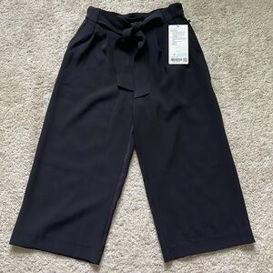 NWT Lululemon Black Noir Crop